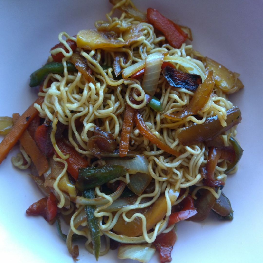 Fideos chinos con verduras Fideos chinos con verduras