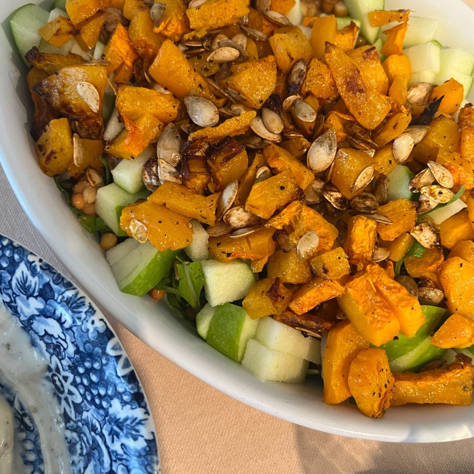 Ensalada de calabaza asada, queso feta, manzana y lentejas Ensalada de calabaza asada, queso feta, manzana y lentejas