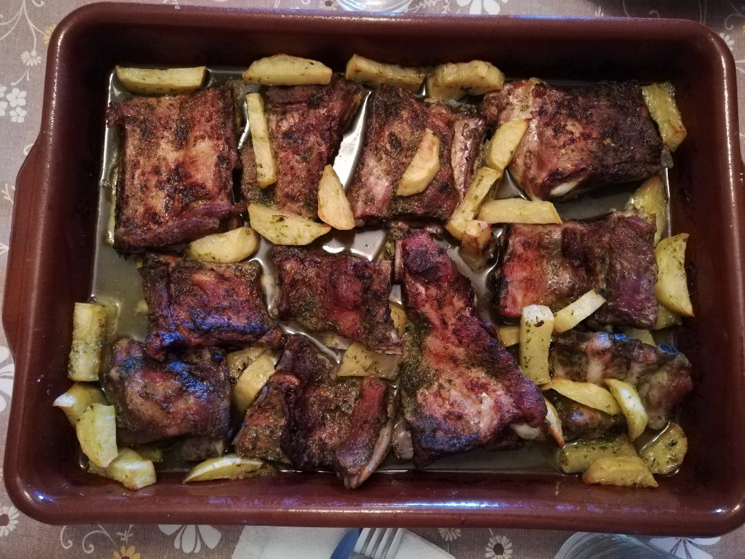 Costillas con Patatas 😋 Costillas con Patatas 😋