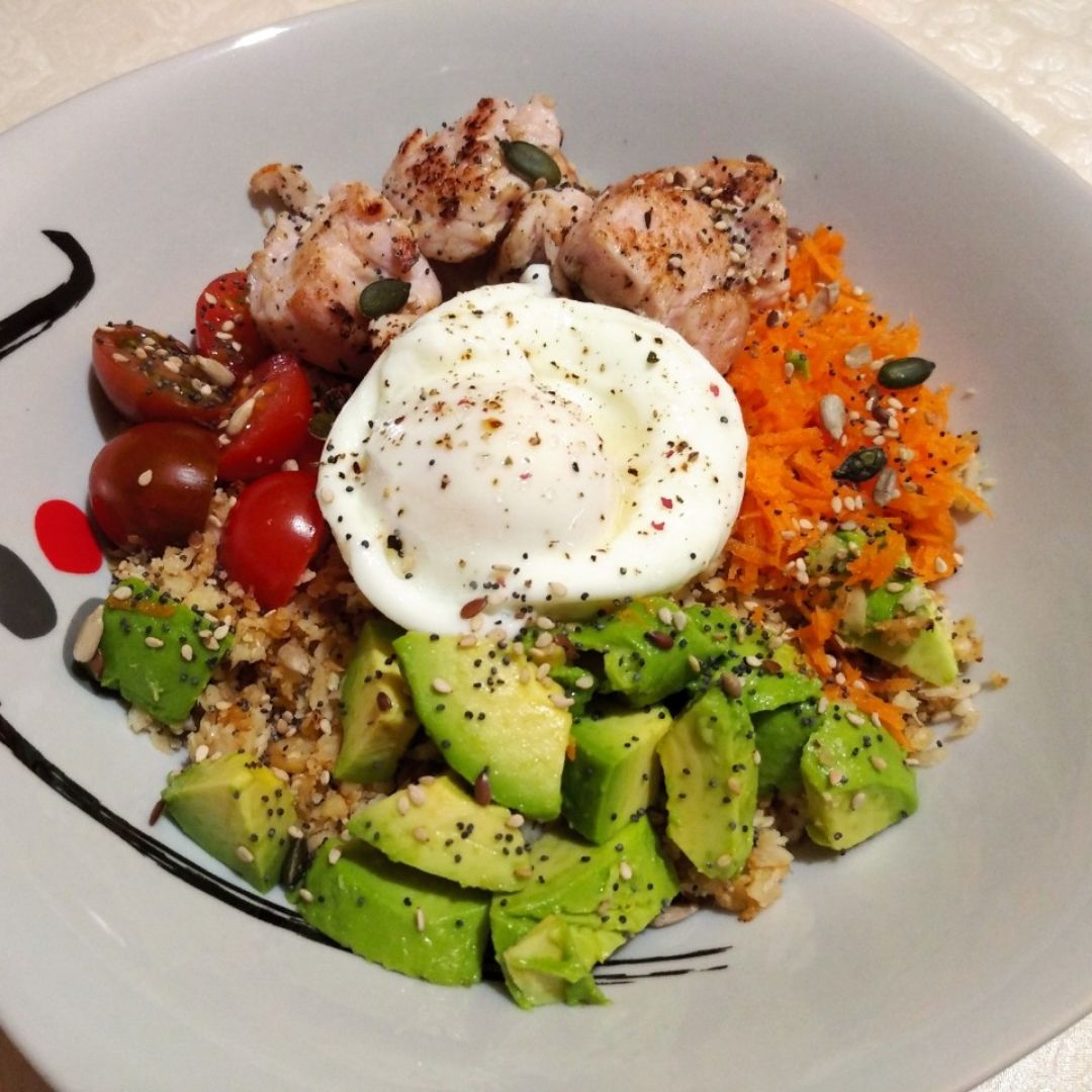 Poke bowl de coliarroz Poke bowl de coliarroz