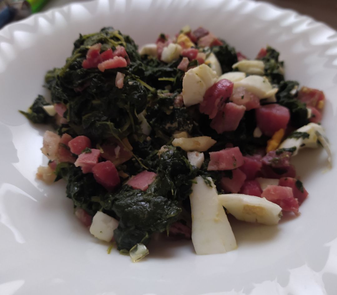 Espinacas con jamón y huevo duro Espinacas con jamón y huevo duro