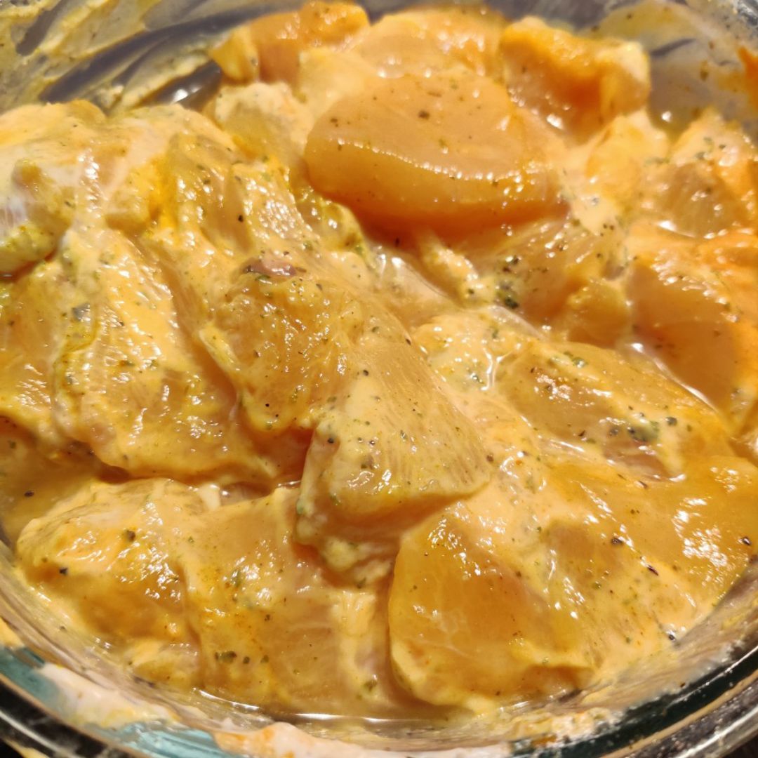 Pechuga de pollo con queso batido,tomate y especias Pechuga de pollo con queso batido,tomate y especias
