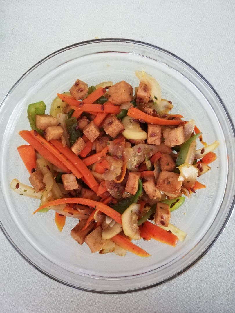 TOFU MARINADO CON VERDURAS ESTILO WOK 🥢 Paso 4 TOFU MARINADO CON VERDURAS ESTILO WOK 🥢 Paso 4