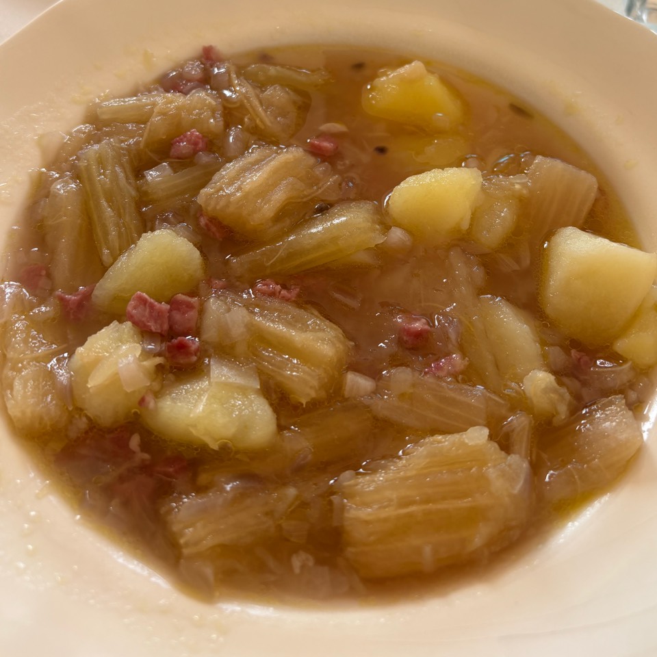 Cardo con patatas y tacos de jamón Cardo con patatas y tacos de jamón
