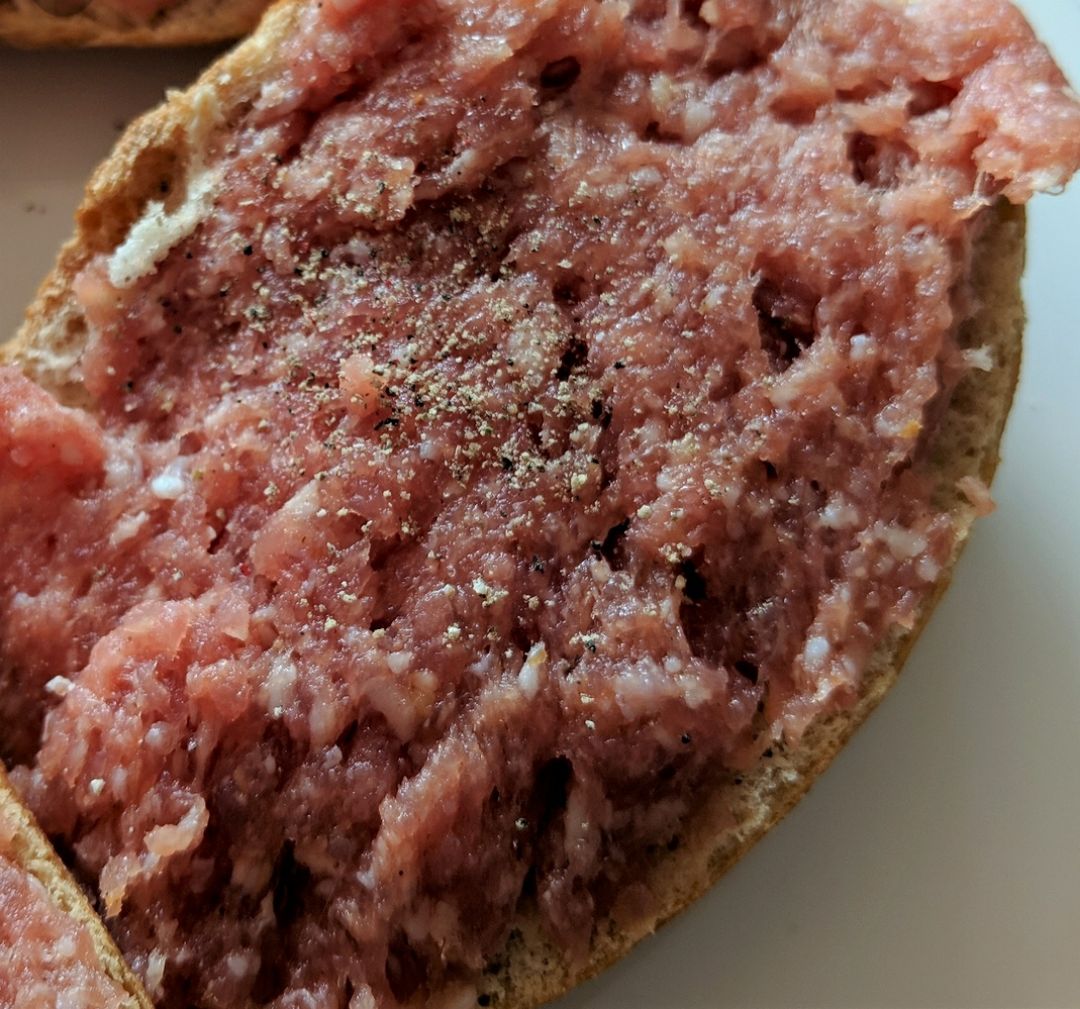 Mett (carne de cerdo adobado/alemán) Mett (carne de cerdo adobado/alemán)