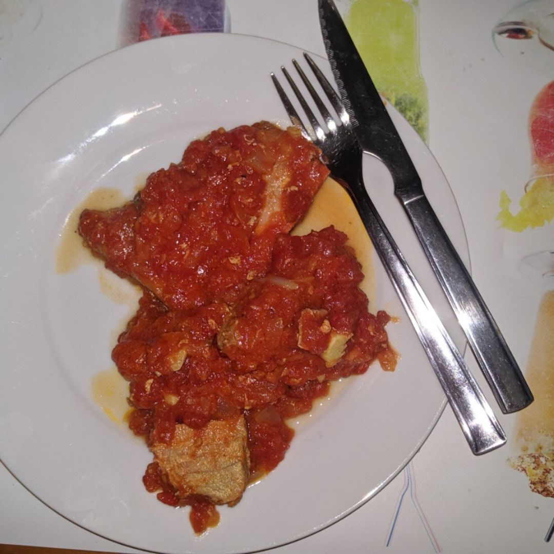 Lomos de atún con tomate