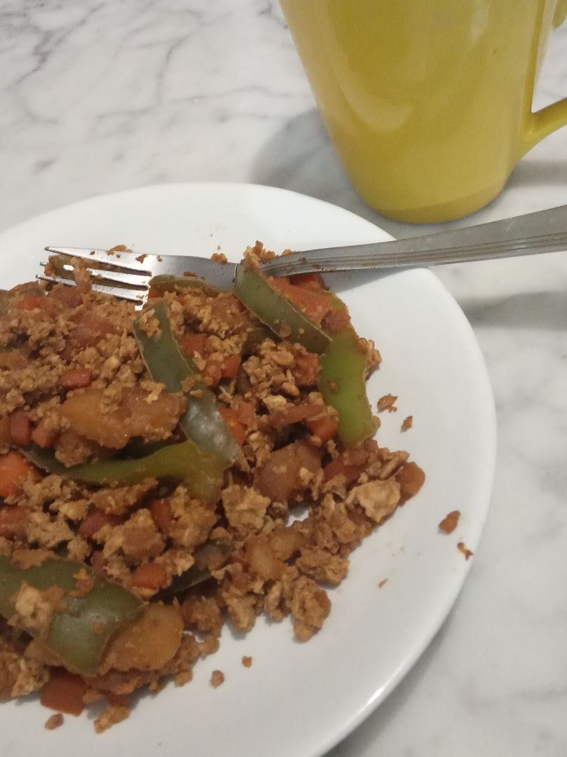 Patatas con huevos revueltos y pimientos🥚🥔🥕 Patatas con huevos revueltos y pimientos🥚🥔🥕