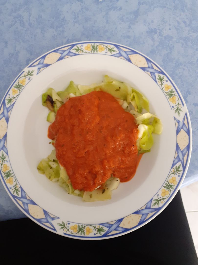 Calabacín con salsa de pimientos 