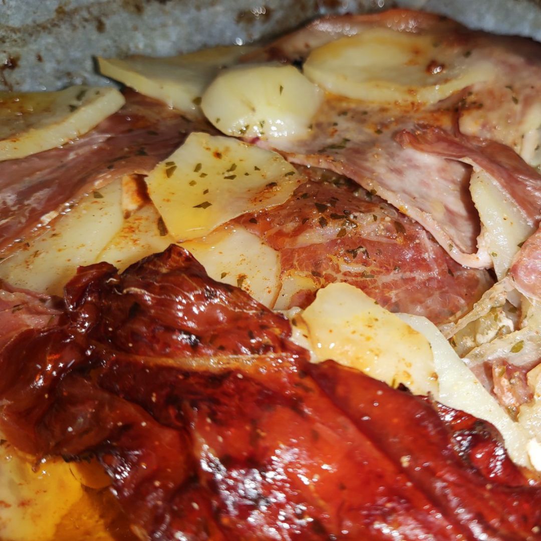 Patatas con jamón y pollo. Patatas con jamón y pollo.