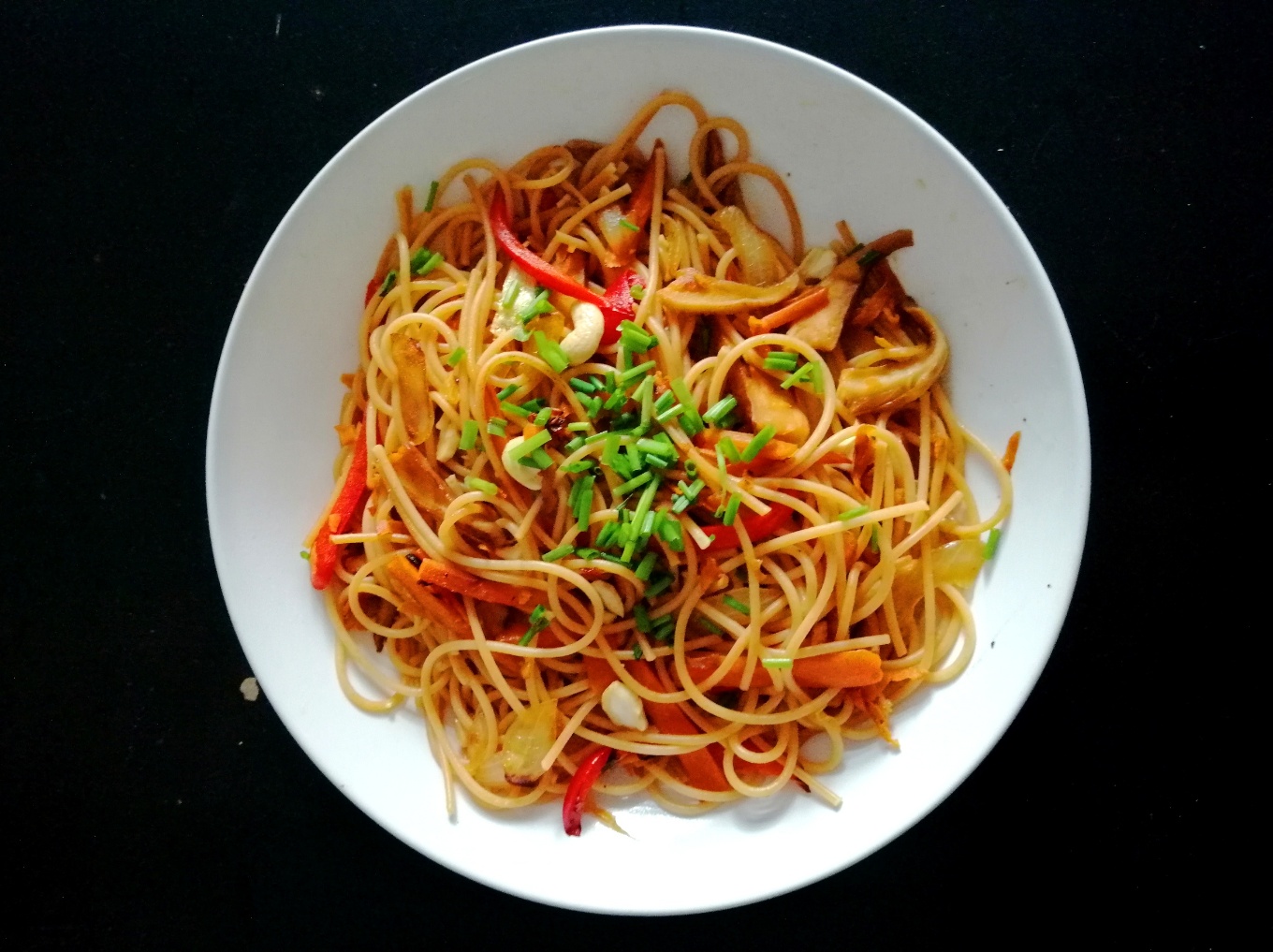 Espaguetis con verduras y salsa de soja