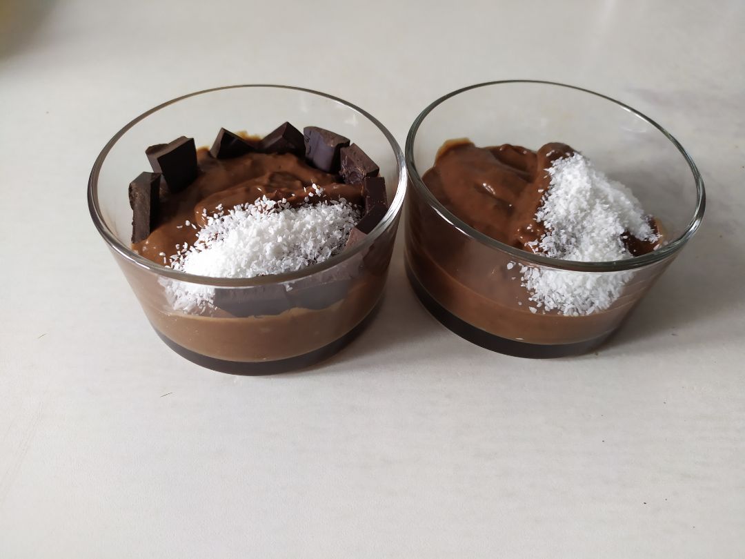 Mousse de cacao y aguacate