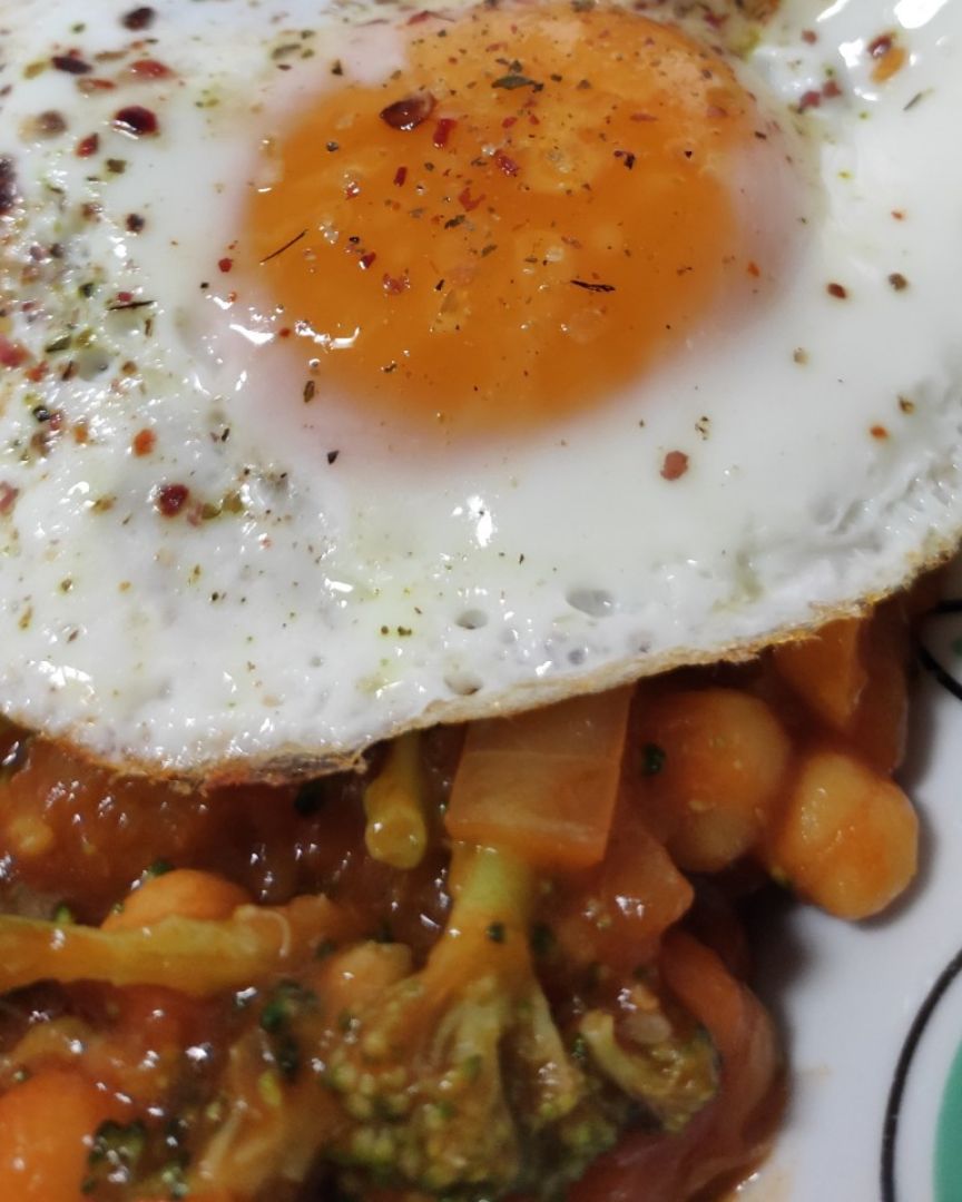 Garbanzos con pisto y huevo a la plancha. Paso 3 Garbanzos con pisto y huevo a la plancha. Paso 3