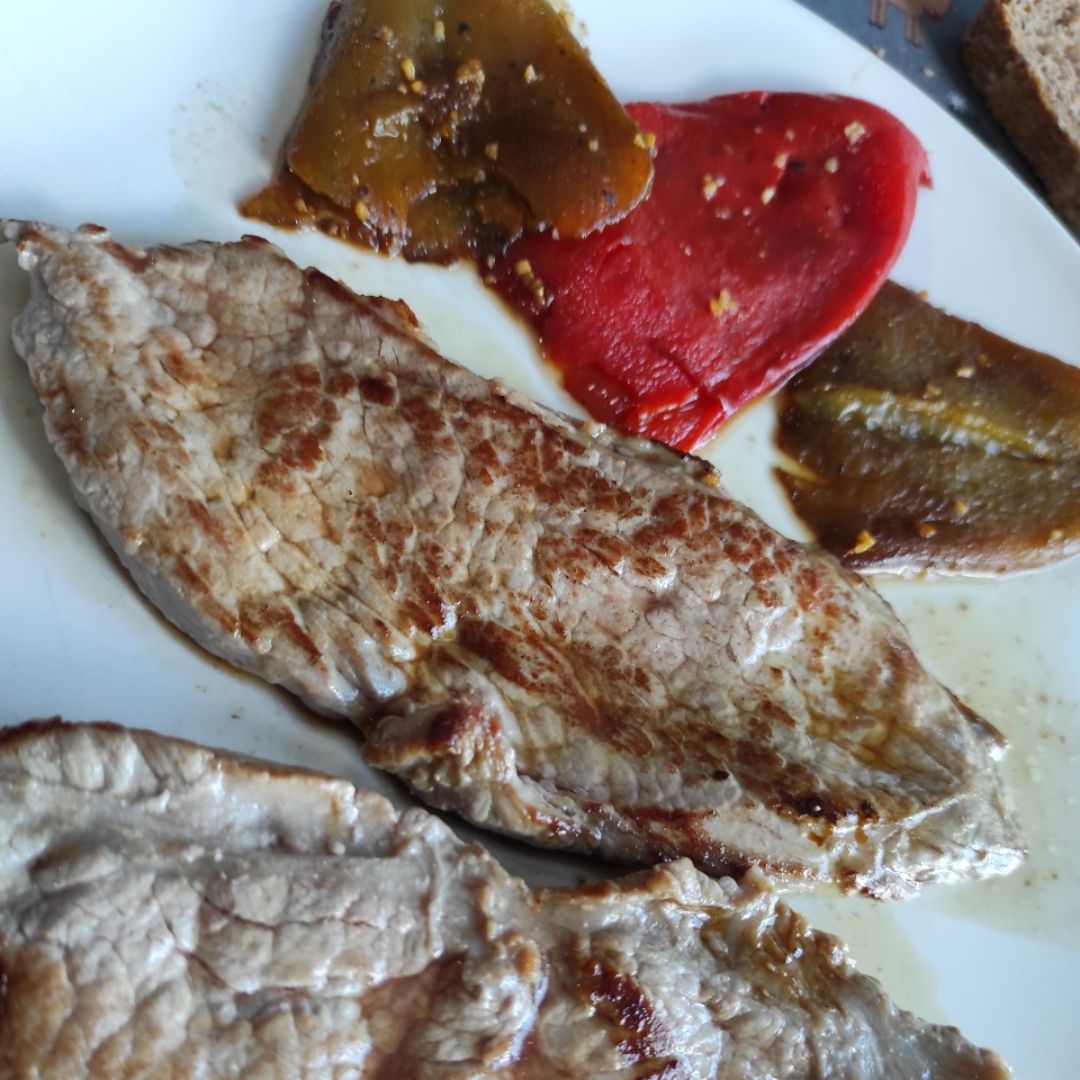 Filete de ternera con pimientos Filete de ternera con pimientos