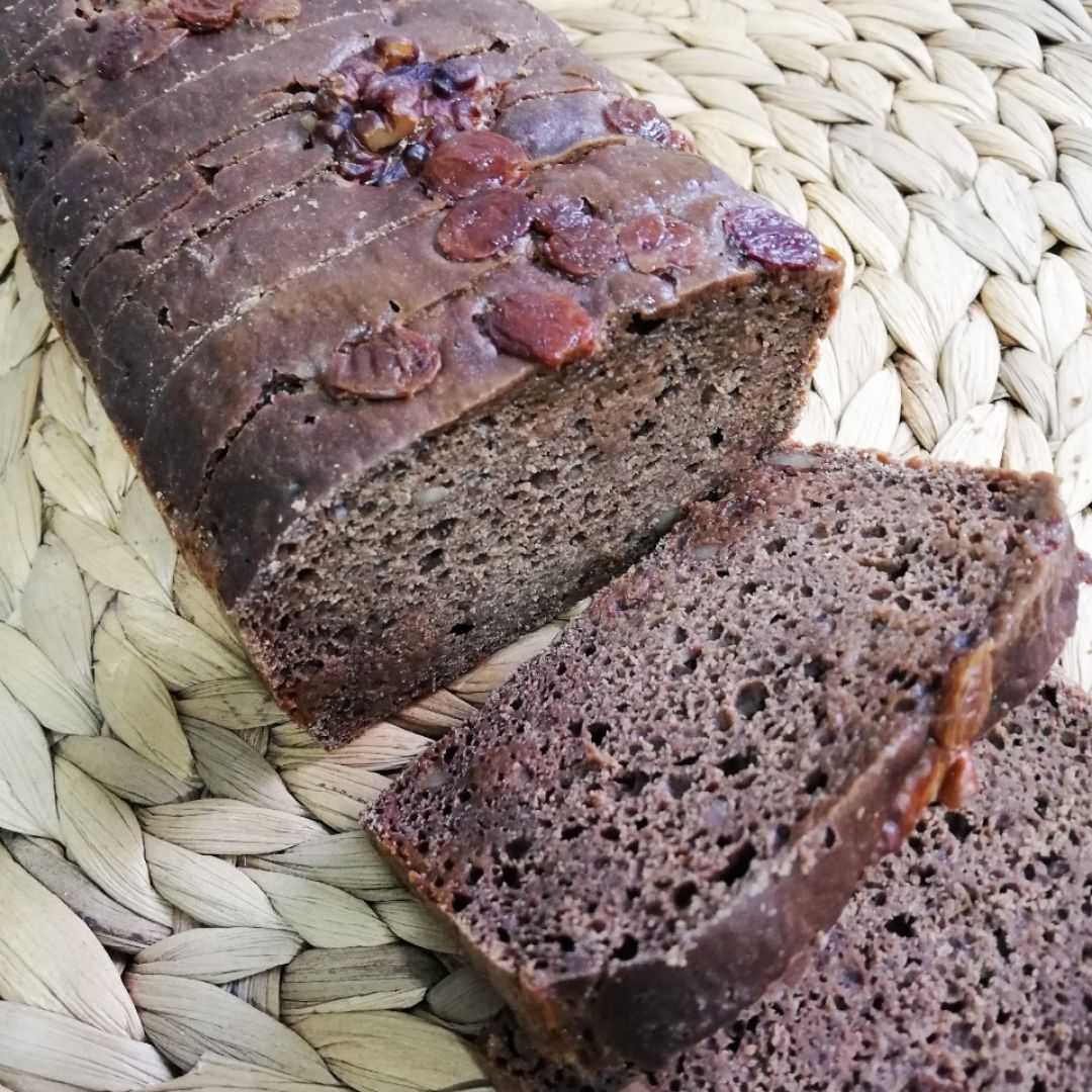 Pan de centeno con nueces y pasas Pan de centeno con nueces y pasas