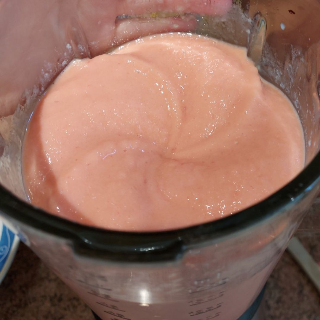 Smothie bowl de piña, mango, frambuesas y plátano  Paso 0