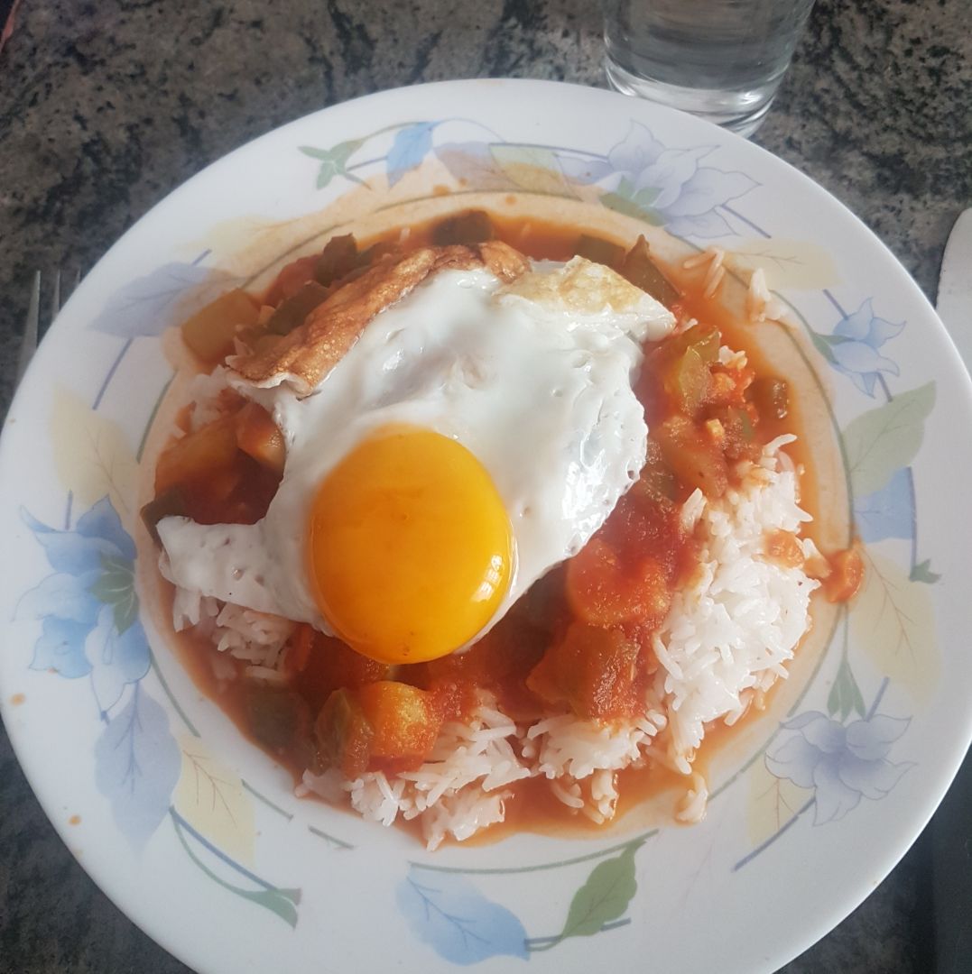 Arroz basmati con pisto y huevo Arroz basmati con pisto y huevo