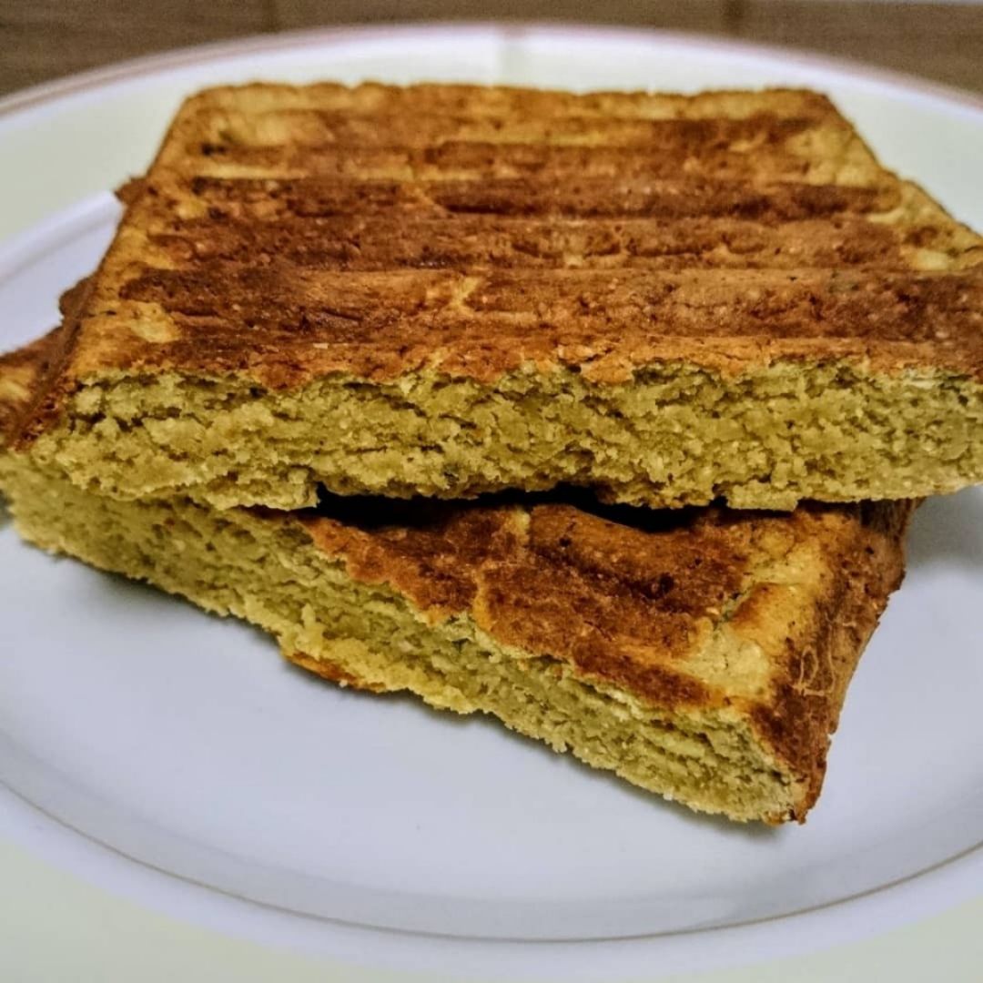 Tosta de pan de garbanzo y yogur Tosta de pan de garbanzo y yogur