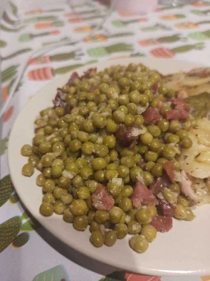 Chicharos con jamón serrano y ajo Chicharos con jamón serrano y ajo