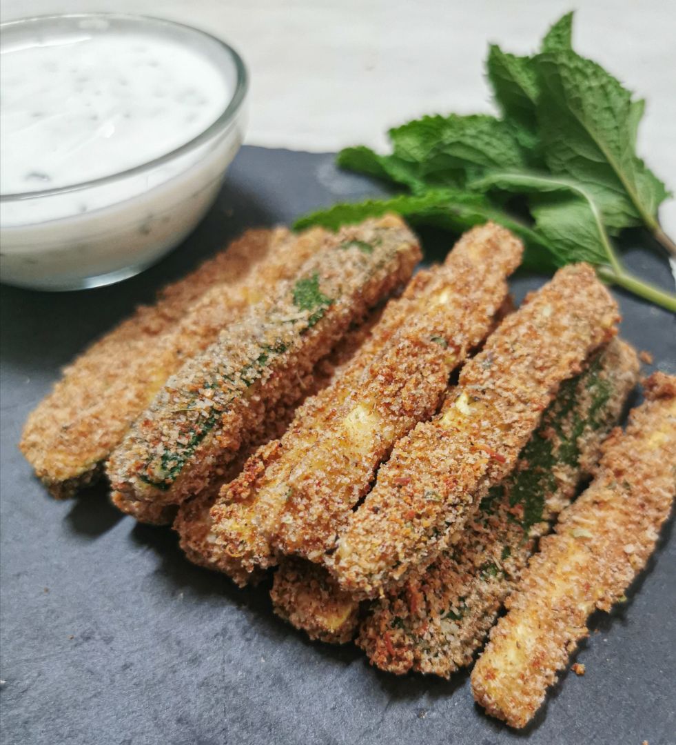 STICKS DE CALABACÍN CON SALSA DE YOGUR STICKS DE CALABACÍN CON SALSA DE YOGUR