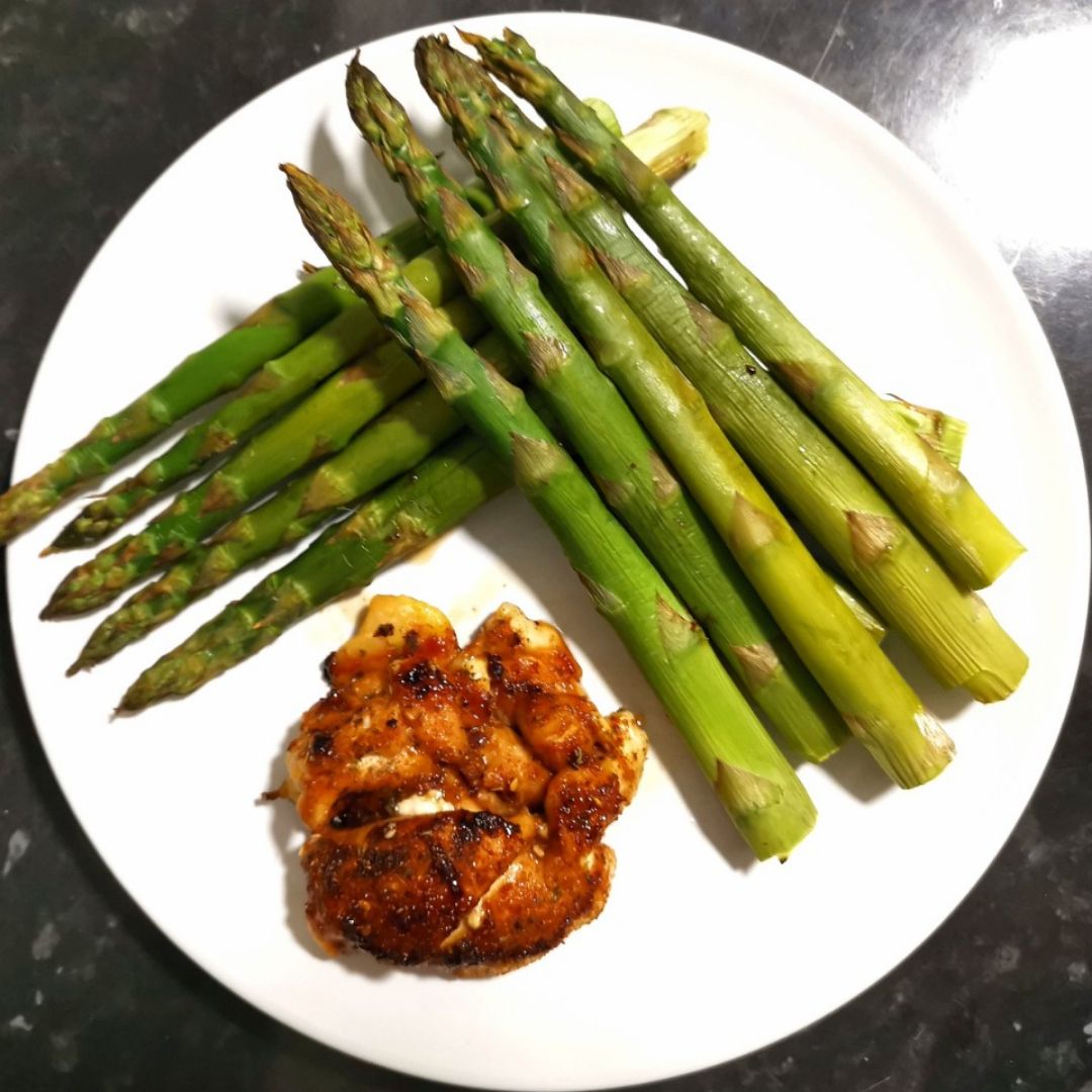 Pollo especiado con espárragos #platoestrella Pollo especiado con espárragos #platoestrella