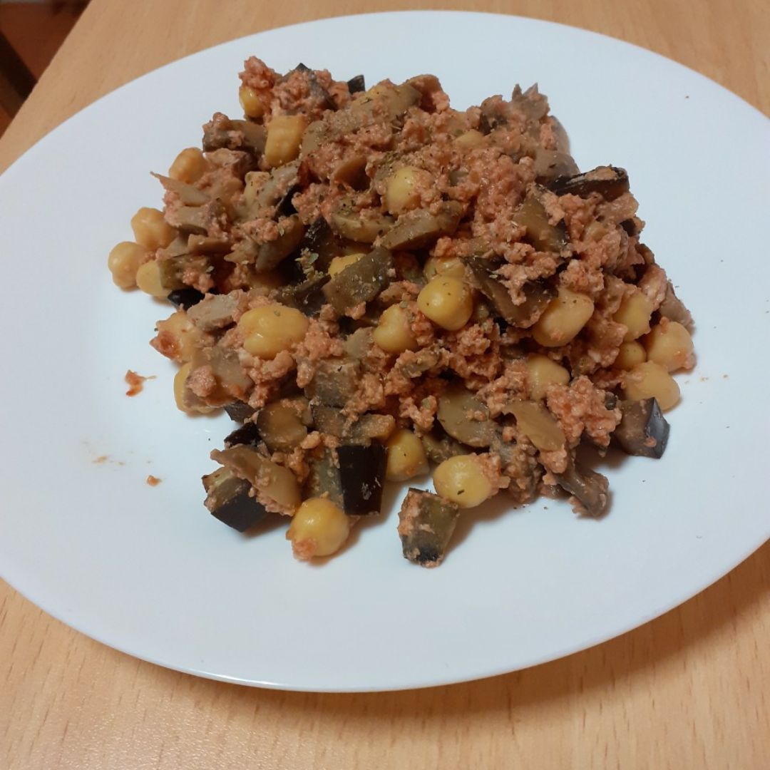 Revuelto de champiñones, berenjena y garbanzos Revuelto de champiñones, berenjena y garbanzos