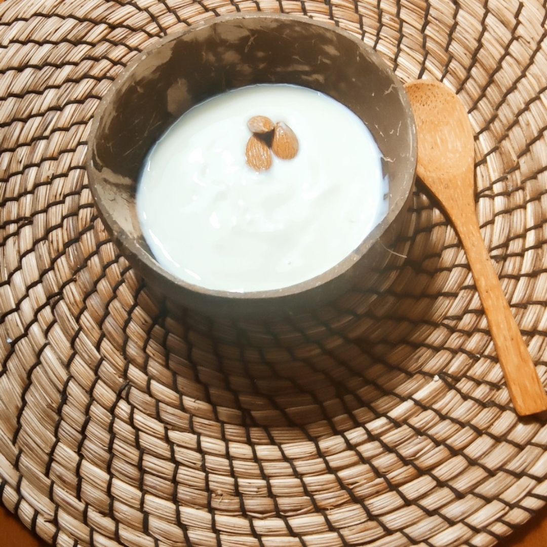 Yogur natural de coco y almendras Yogur natural de coco y almendras
