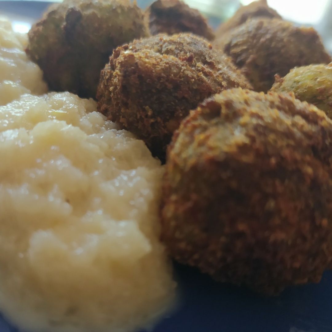 Albóndigas con salsa de pera. Albóndigas con salsa de pera.