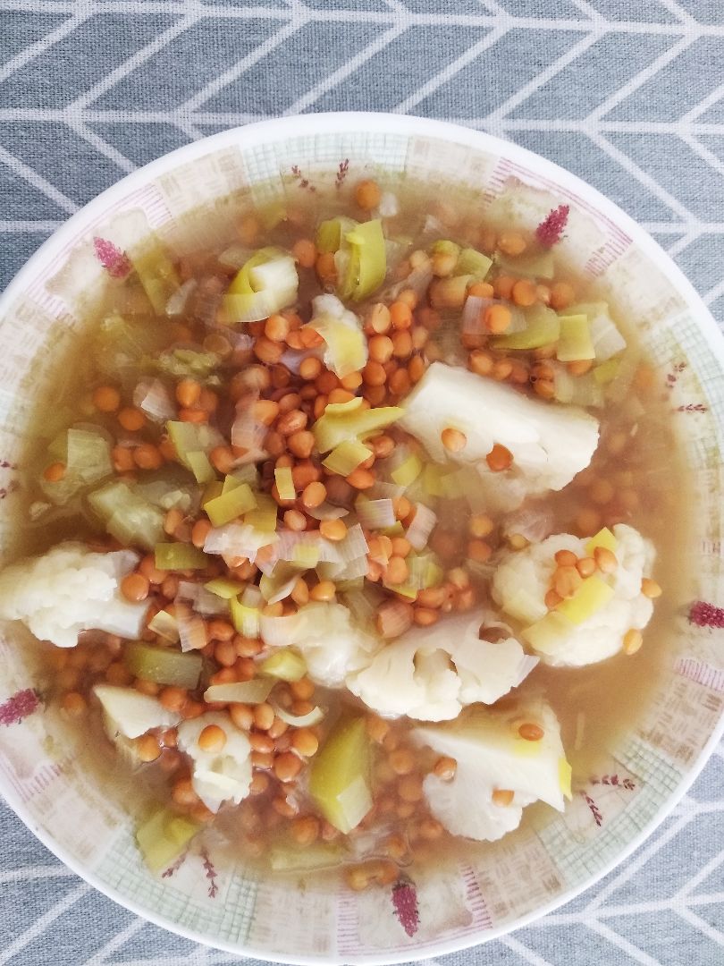 Sopa de verduras y legumbre rápida