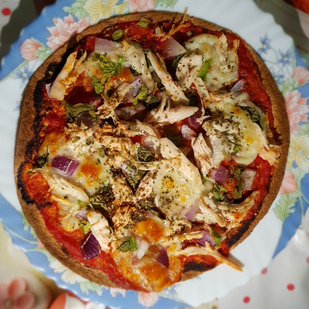 Pizza con base de wrap integral Pizza con base de wrap integral