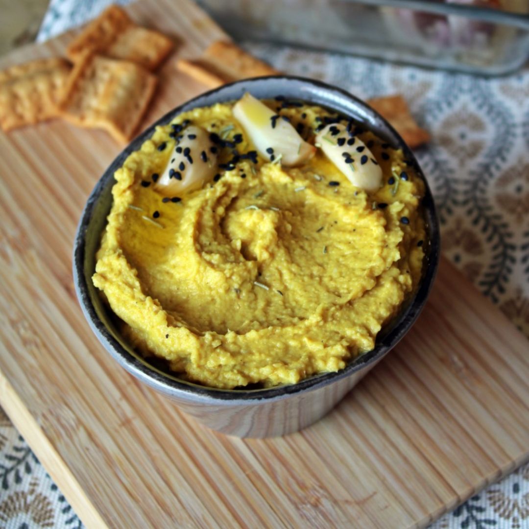 Hummus de cúrcuma y ajo asado Hummus de cúrcuma y ajo asado