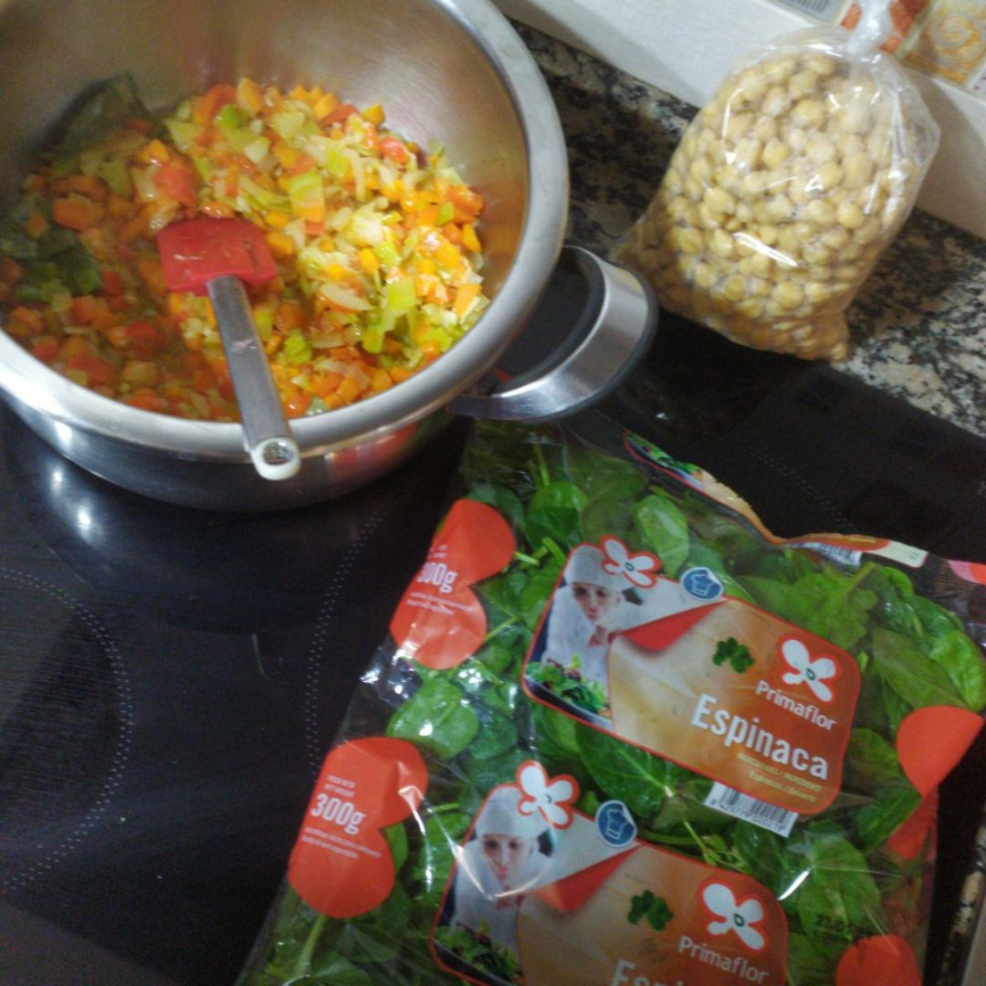 Potaje de garbanzos y espinacas Paso 0 Potaje de garbanzos y espinacas Paso 0