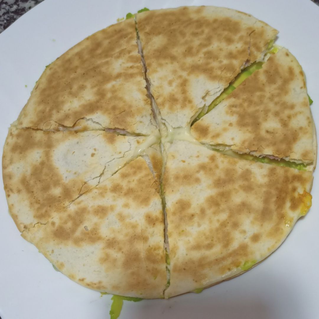 Quesadilla con aguacate Quesadilla con aguacate