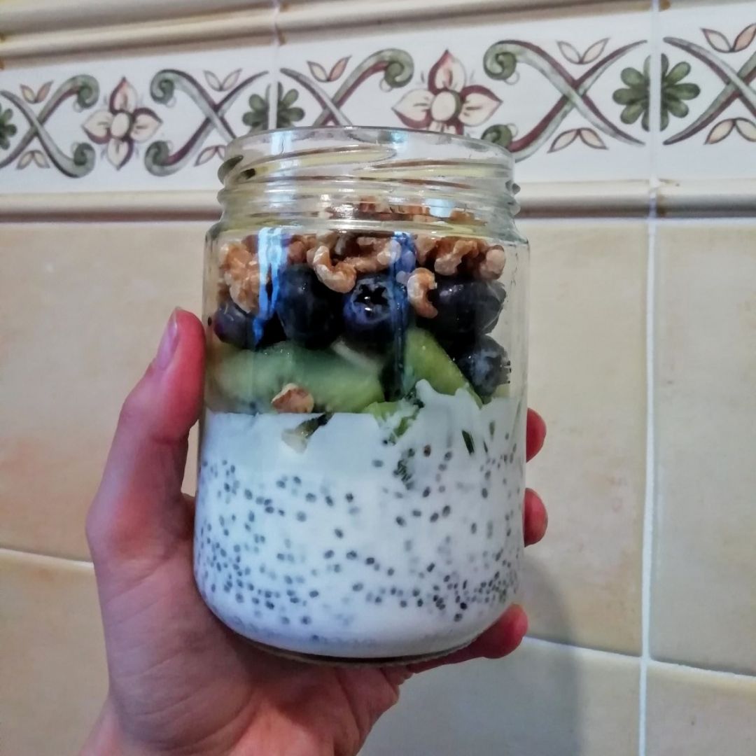 Yogur con chía y toppings al gusto Yogur con chía y toppings al gusto