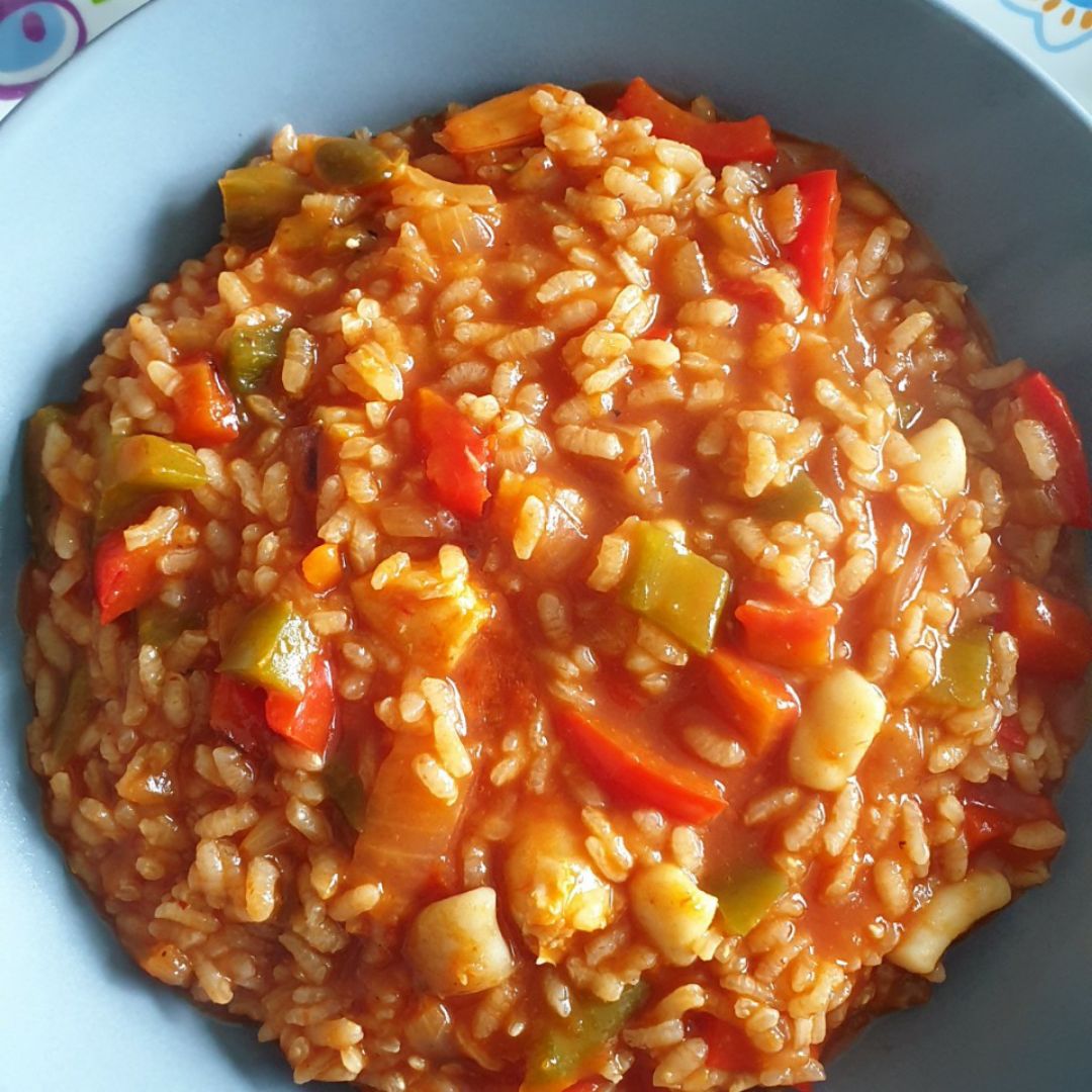 Arroz con verduras, langostinos y anillas de pota Arroz con verduras, langostinos y anillas de pota