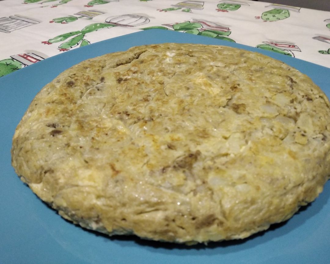 Tortilla de berenjena con patata y cebolla