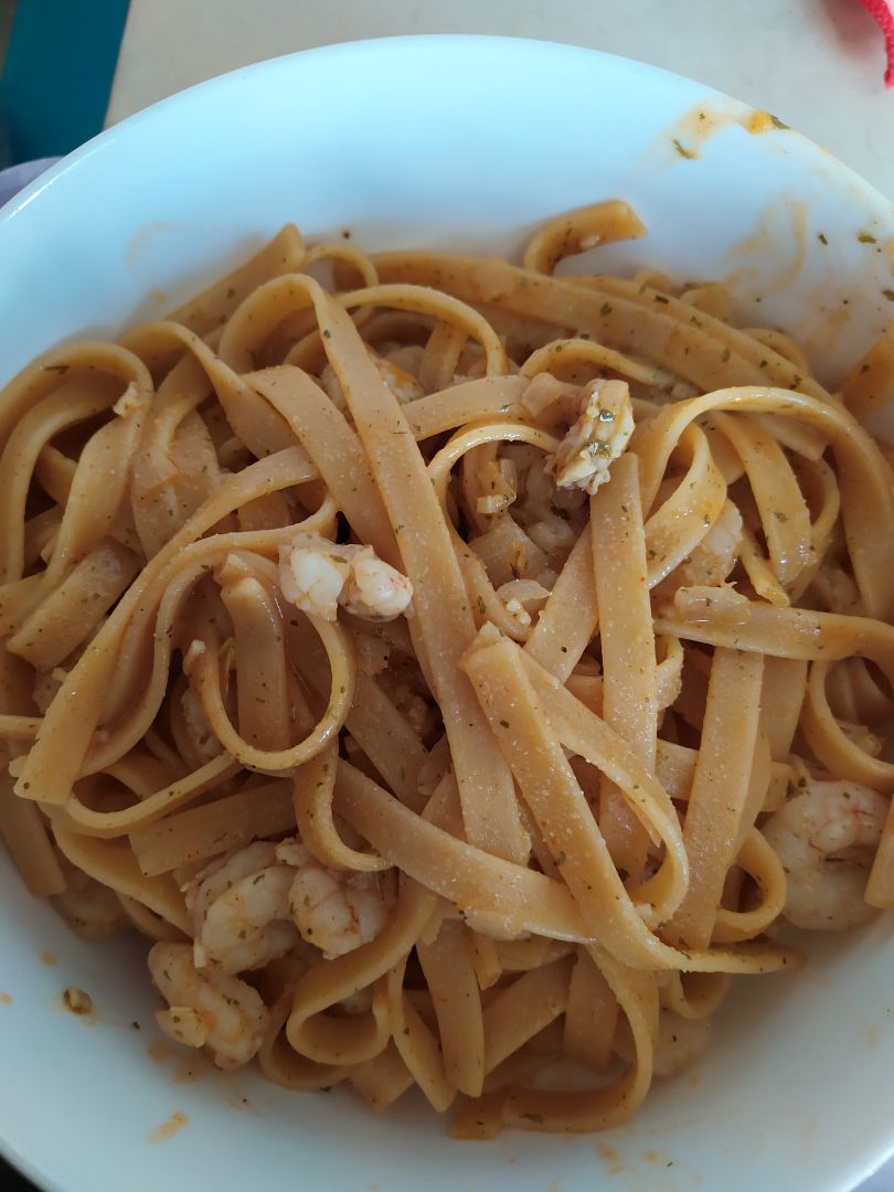 Tallarines de guindilla con gambas al ajillo Tallarines de guindilla con gambas al ajillo