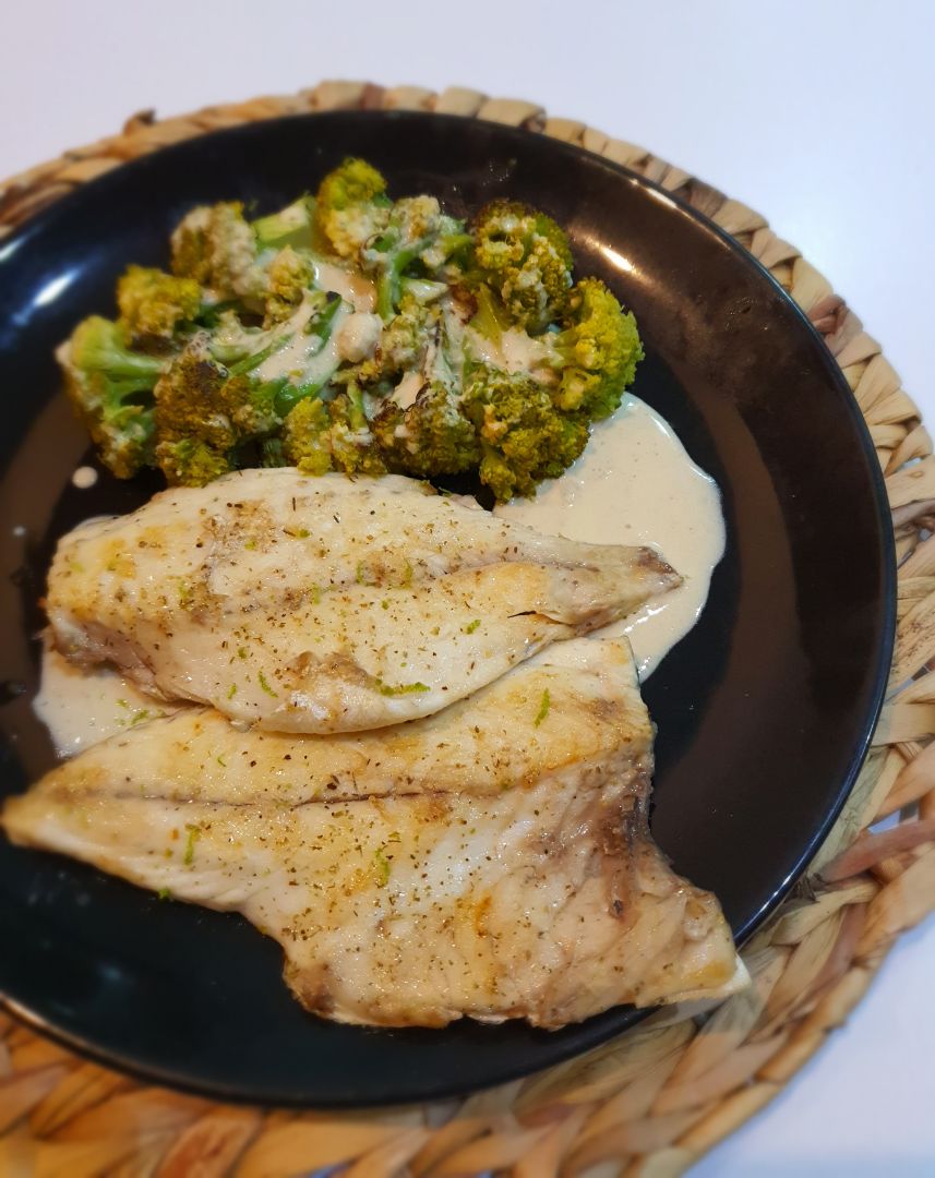 Dorada con brócoli y salsa de tahina 🥦