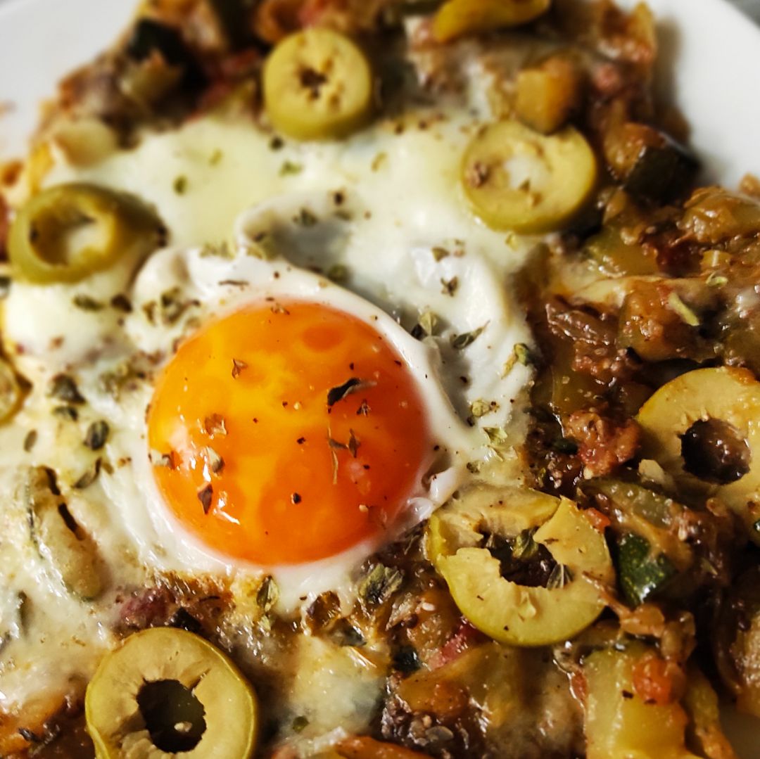 Vegetales pochados con sal de chorizo y huevo en sus jugos Vegetales pochados con sal de chorizo y huevo en sus jugos