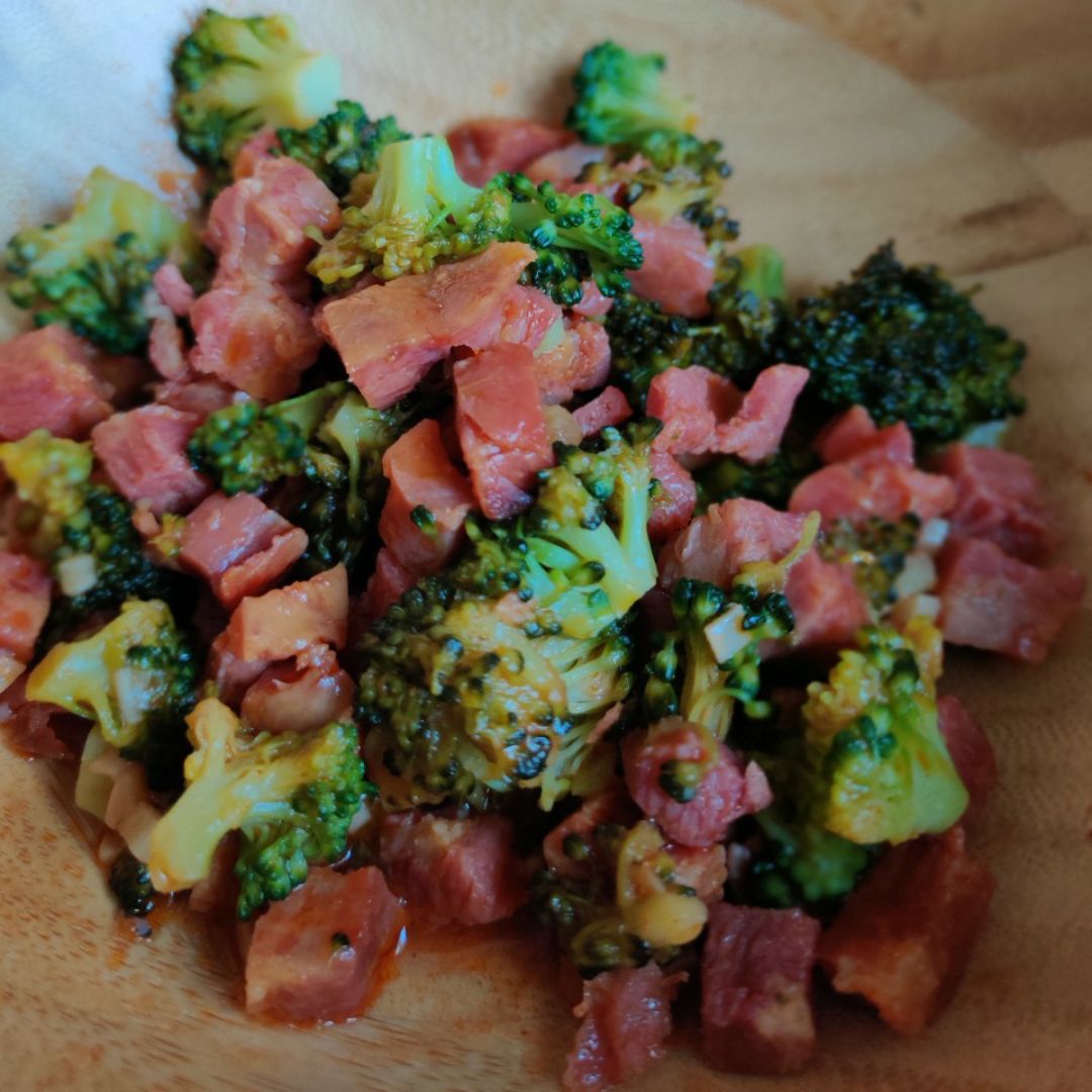 Brócoli con jamón