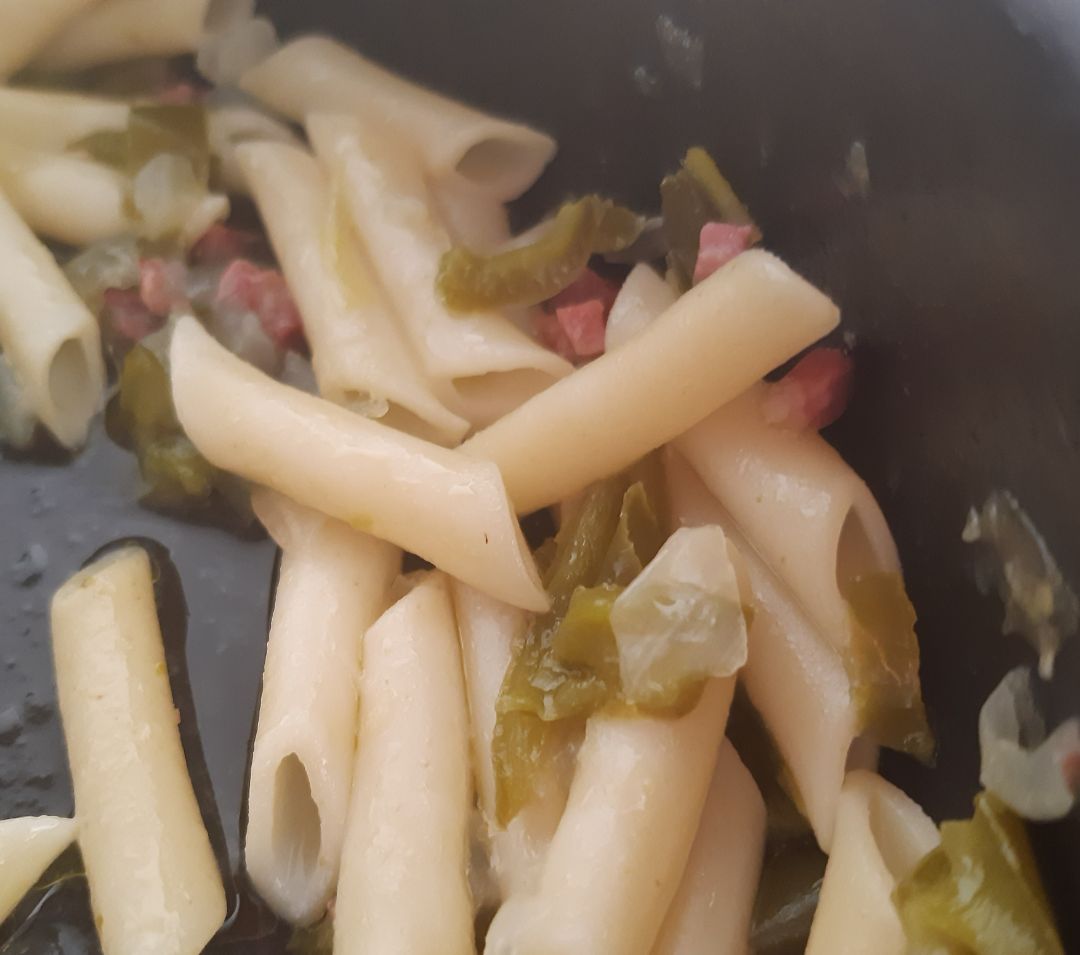 Pasta con pimientos y jamón 