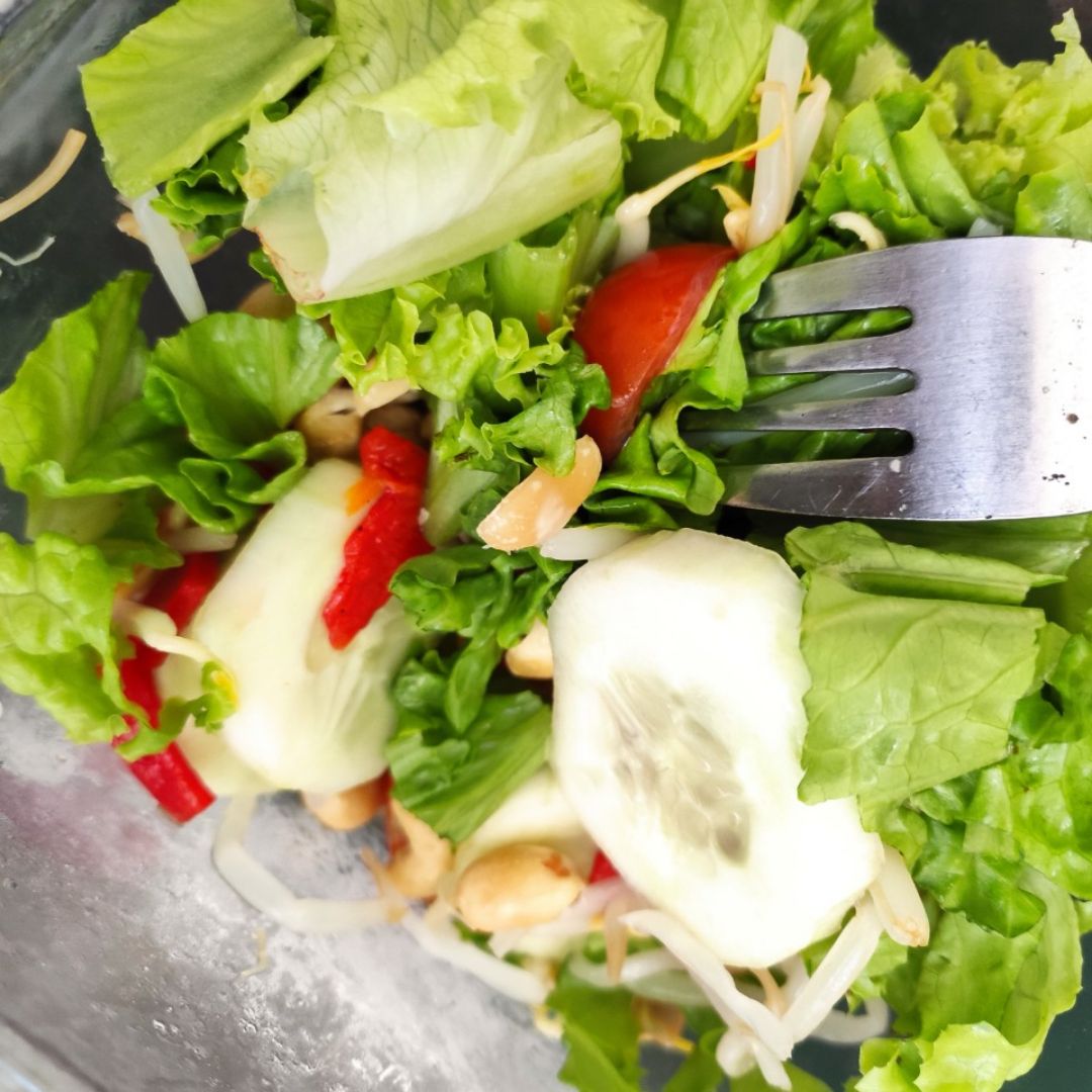 Ensalada de pepino y brotes Ensalada de pepino y brotes