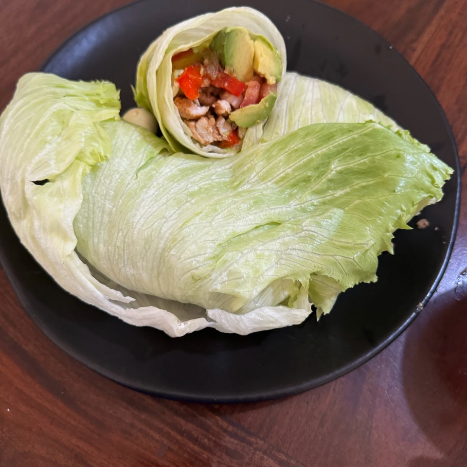 “Burrito” de lechuga con fajitas “Burrito” de lechuga con fajitas