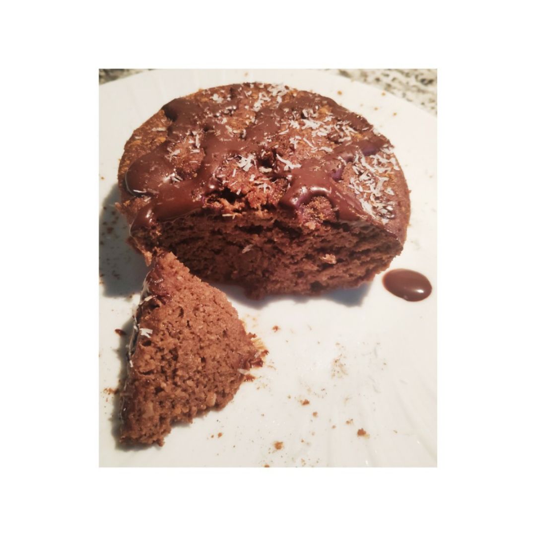 Mugcake de almendra, coco y cacao Mugcake de almendra, coco y cacao