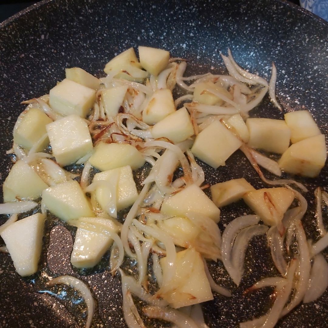 Pollo al curry con arroz integral.  Paso 1