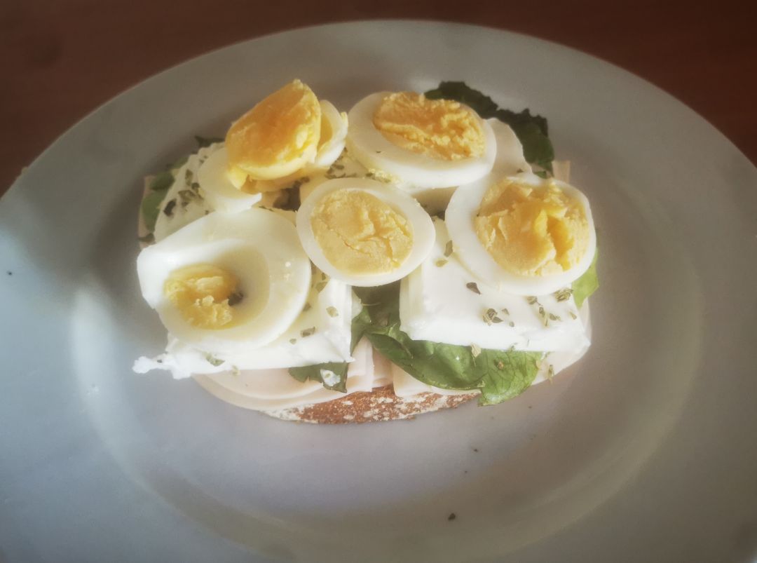 Tostada de jamón y huevo Tostada de jamón y huevo