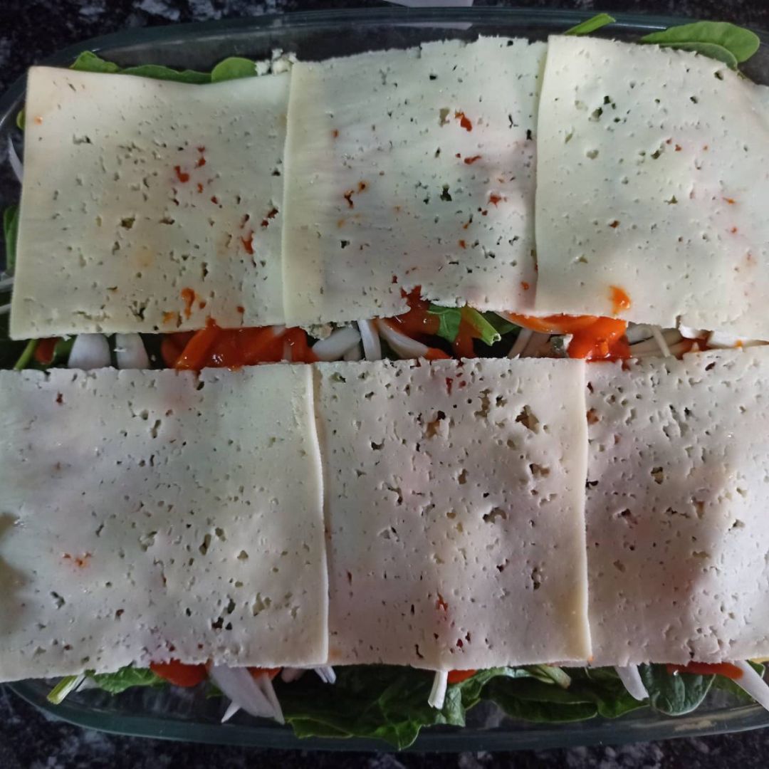 Lasaña de pimientos, queso, espinacas y pollo Paso 4