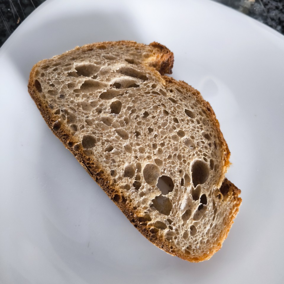 Tostada de jamón, tomate y huevo poché Paso 1 Tostada de jamón, tomate y huevo poché Paso 1