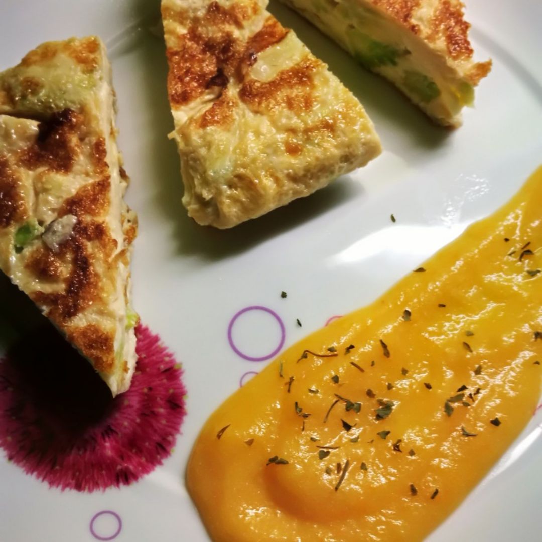 Tortilla de calabazin, con crema de calabaza Tortilla de calabazin, con crema de calabaza