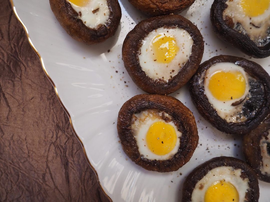 CHAMPIÑONES RELLENOS DE HUEVO