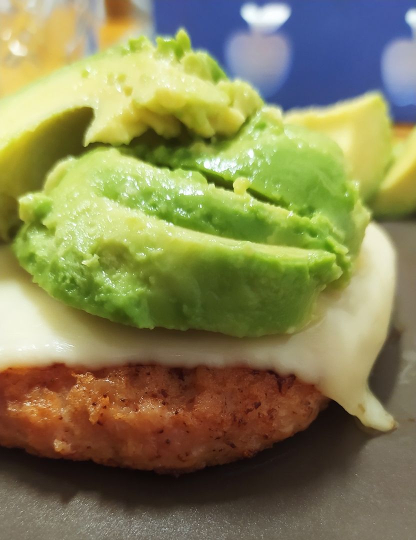 Hamburguesa con queso+ aguacate Hamburguesa con queso+ aguacate